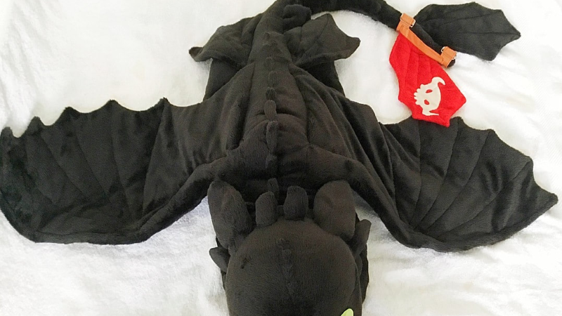 Hiccup’s Sidekick: Cuddle Up with Toothless Cuddly Toy